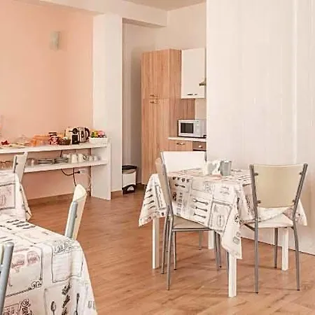 La Creta Bed and Breakfast 3*