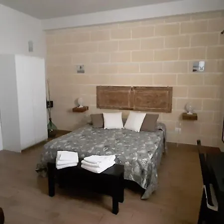 לינה וארוחת בוקר La Creta מנדוריה